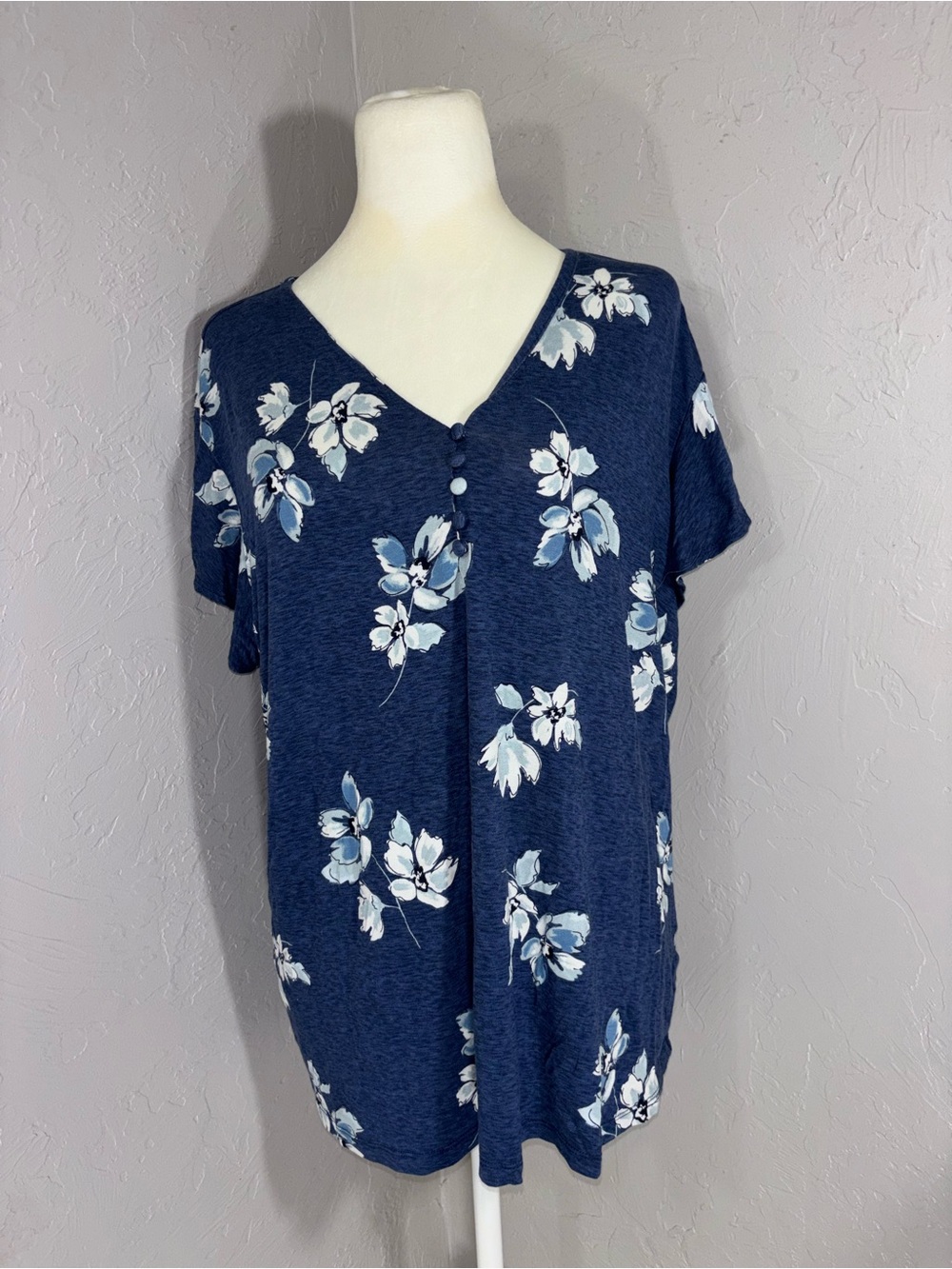 Liz Claiborne Navy Floral V-Neck Button-Accent Top - Picture 2 of 12